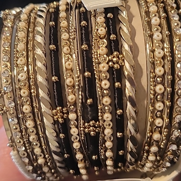 Bangle Bangle by Amrita Singh bangle Bracelet set of 19 In Black Ivory Gold Sz 6 - Picture 8 of 9